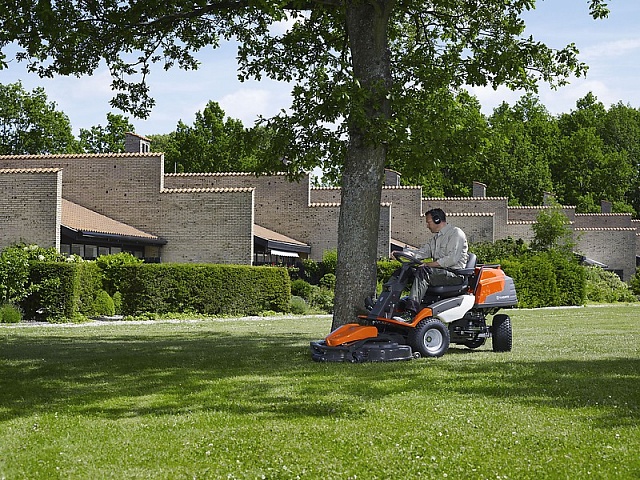 Райдер Husqvarna R 422Ts AWD